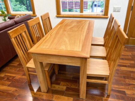 Bàn ăn gỗ cao cấp