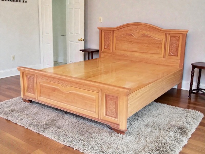 Giường gỗ tự nhiên