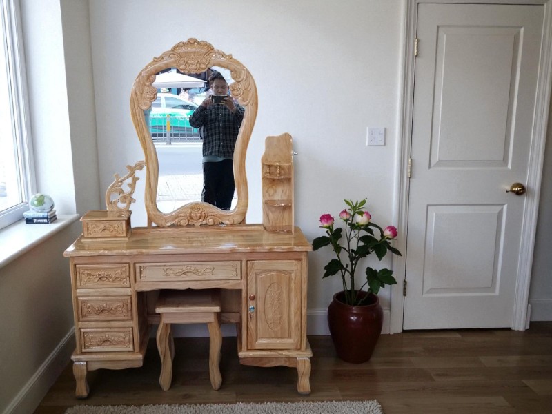 Bàn trang điểm hiện đại