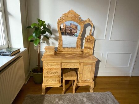 Bàn trang điểm hiện đại