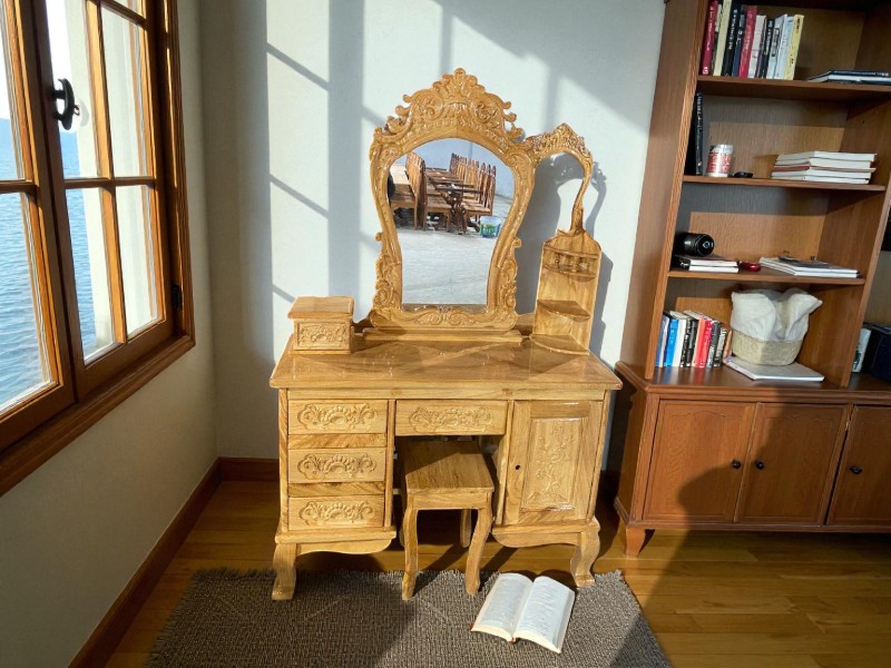 Bàn trang điểm gỗ