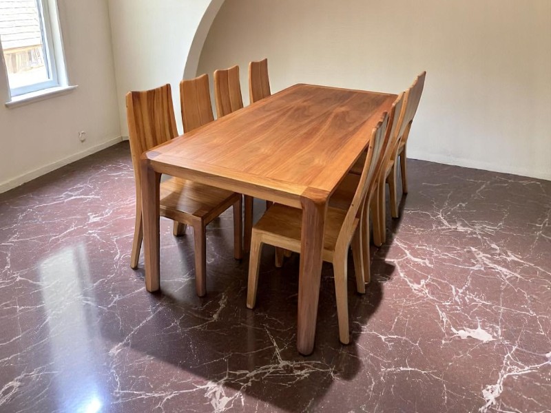 6 lưu ý chọn bàn ăn hiện đại đẹp, tiện nghi cho gia đình 3 Bàn ăn hiện đại