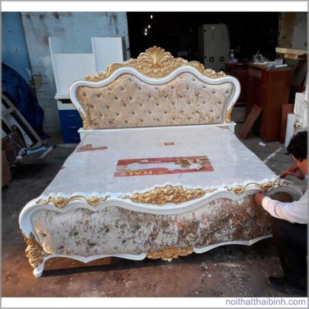 Giường ngủ cao cấp dát vàng sang trọng