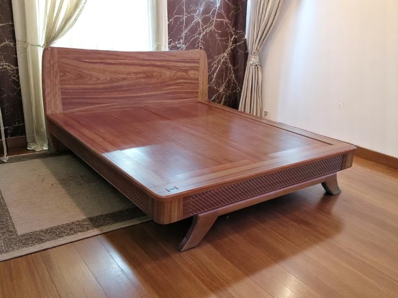 5 lý do nên chọn giường ngủ gỗ óc chó cho phòng ngủ hiện đại 3 Giường ngủ gỗ óc chó
