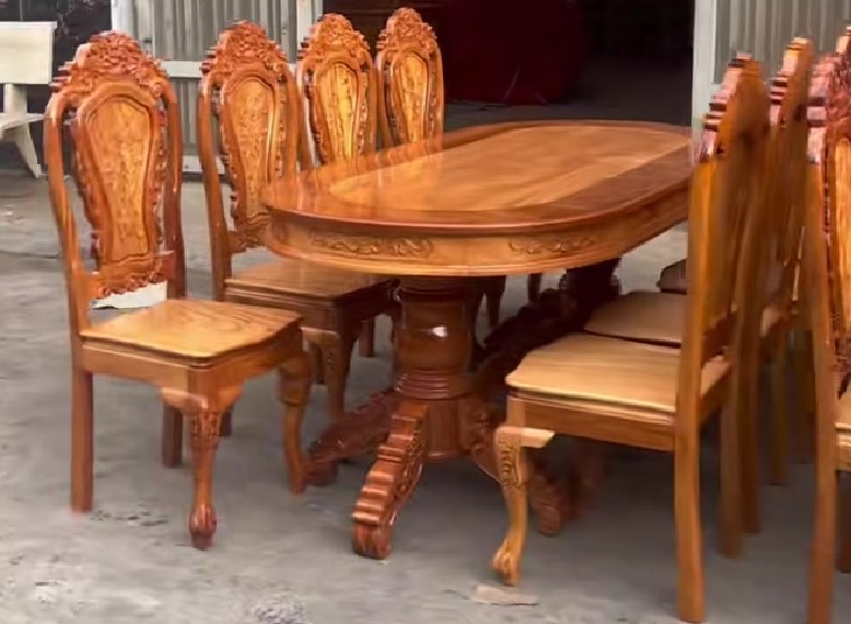 Bàn Ăn Gỗ Đẹp Tại Thủ Đức: Kinh Nghiệm Chọn Mua Từ Thợ Mộc 15 Năm 4 Bàn ăn gỗ tự nhiên vân đẹp tại Thủ Đức