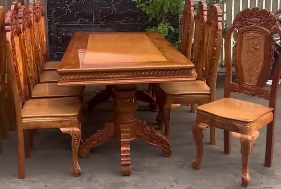 Bàn Ăn Gỗ Đẹp Tại Thủ Đức: Kinh Nghiệm Chọn Mua Từ Thợ Mộc 15 Năm 5 Bàn ăn gỗ tròn đẹp tại Thủ Đức không gian nhỏ