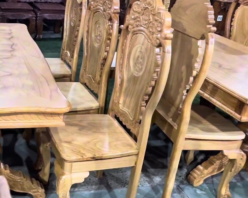 Bàn Ăn Gỗ Đẹp Tại Thủ Đức: Kinh Nghiệm Chọn Mua Từ Thợ Mộc 15 Năm 6 Bàn ăn gỗ đa năng đẹp tại Thủ Đức tiết kiệm diện tích