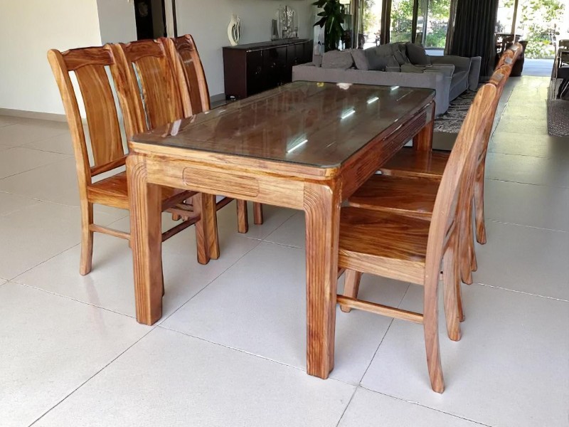 7 lưu ý khi kê bàn ăn cạnh cửa 3 7 lưu ý khi kê bàn ăn cạnh cửa