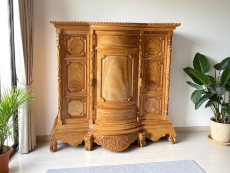 Bàn thờ treo tường tại Phú Nhuận