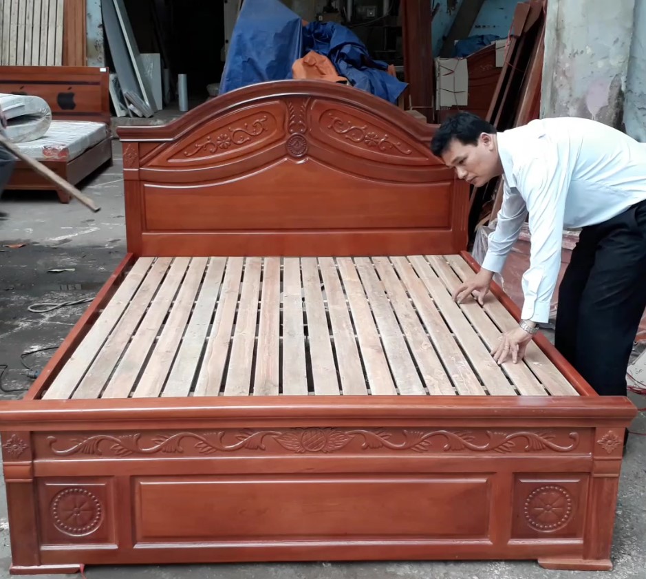 Cách bảo quản giường gỗ lâu dài: 10 bí quyết từ thợ mộc 15 năm kinh nghiệm 4 Giường gỗ tự nhiên cần vệ sinh định kỳ để bền đẹp