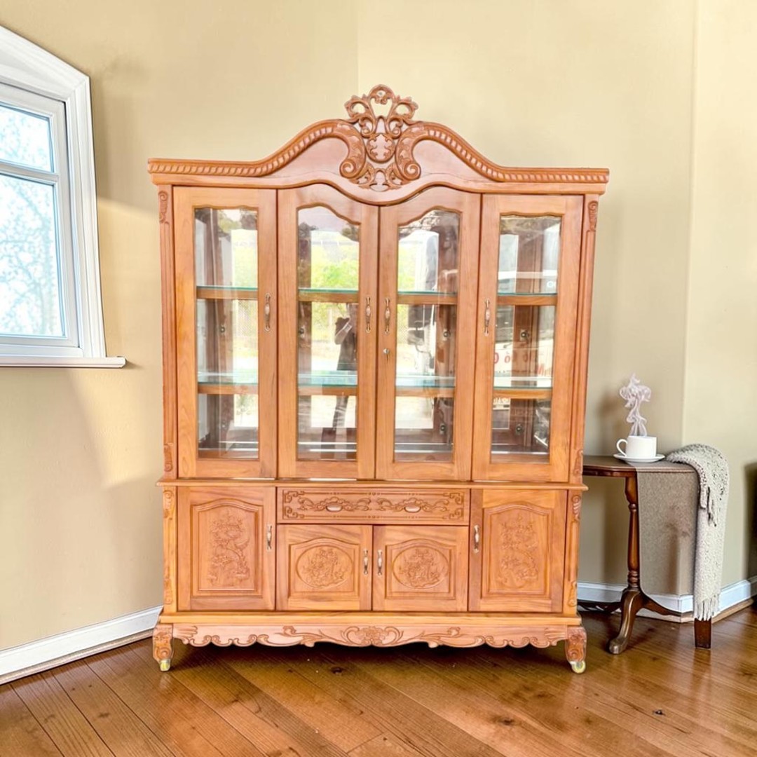 Tủ rượu phòng khách hiện đại cánh kính cường lực