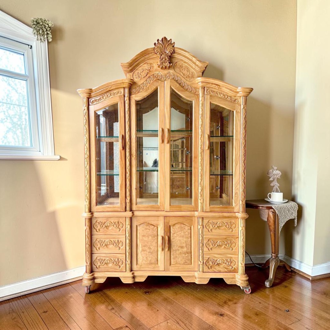 Tủ rượu phòng khách hiện đại cánh kính cường lực