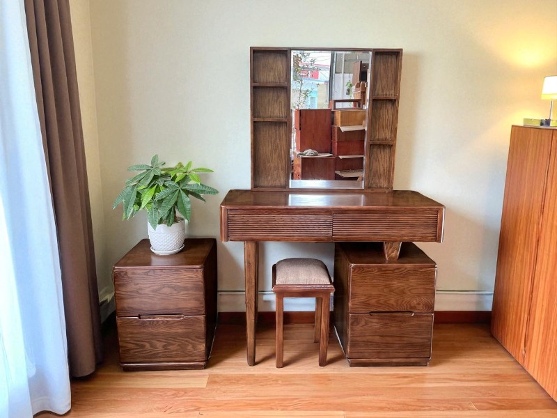 Mua bàn trang điểm online đẹp và tiện lợi cho chị em 2 Mua bàn trang điểm online