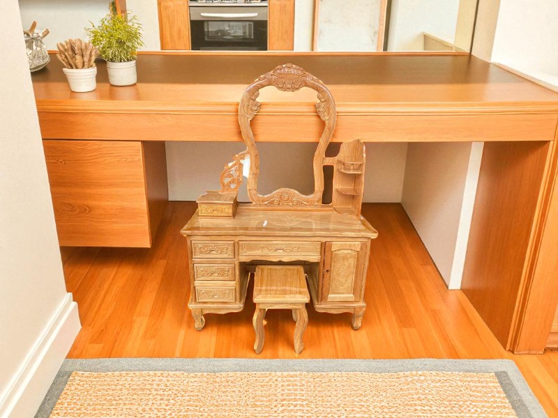 Mua bàn trang điểm online đẹp và tiện lợi cho chị em 5 Mua bàn trang điểm online