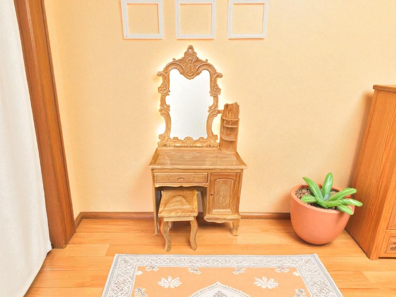 Mua bàn trang điểm online đẹp và tiện lợi cho chị em 3 Mua bàn trang điểm online