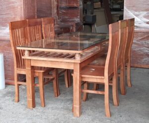 Giá bàn ăn gỗ bao nhiêu tiền?
