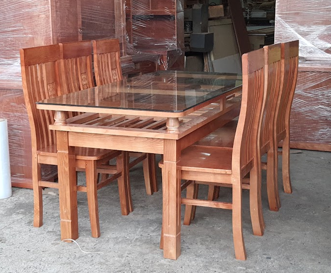 Giá bàn ăn gỗ bao nhiêu tiền?