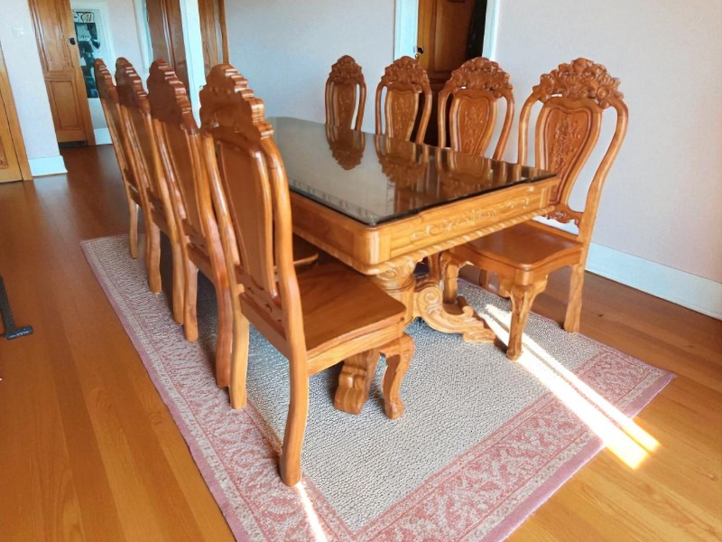 Mua bàn ăn gỗ đẹp giá rẻ gần đây
