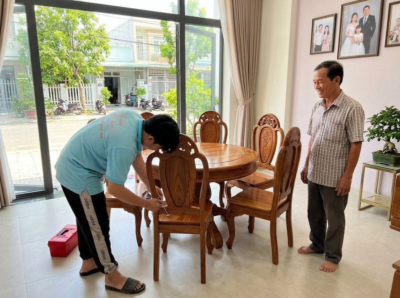 Bàn ăn gỗ tại Quận 6: Bền đẹp, bảo hành dài lâu 8 Cách nhận biết bàn ăn gỗ tại Quận 6 gỗ thật gỗ giả